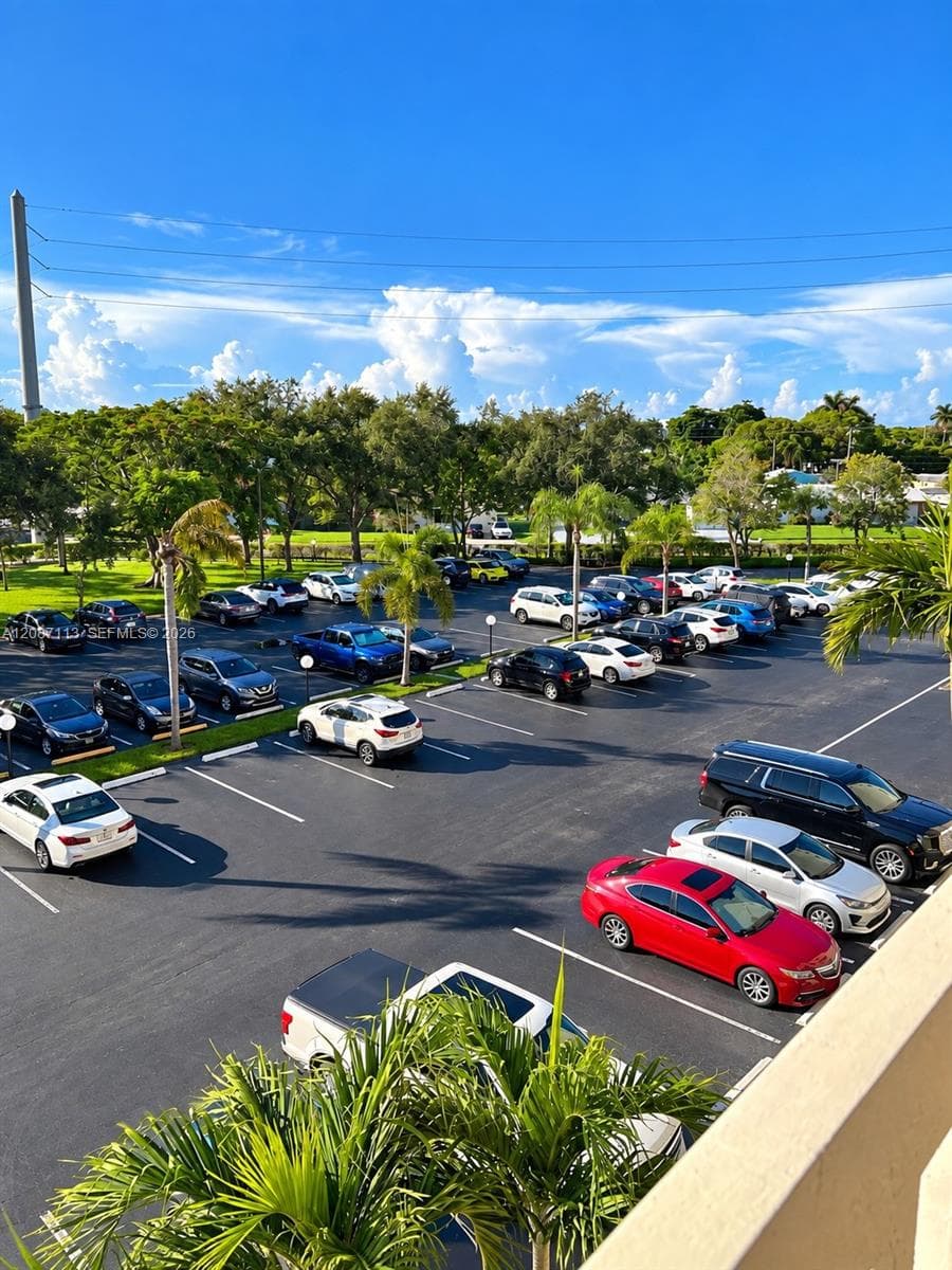 MEADOWBROOK LAKES VIEW CO · #408 in Dania Beach - Photo 5