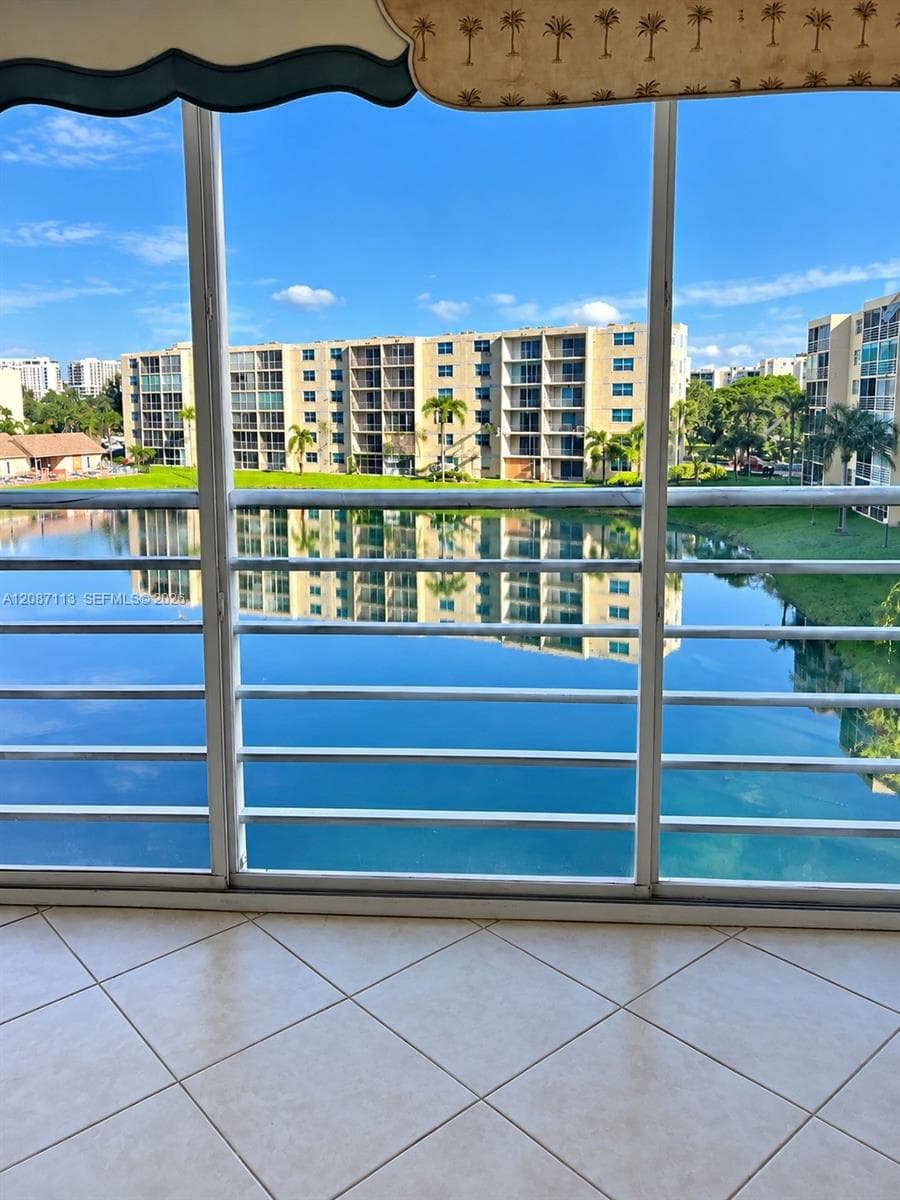 MEADOWBROOK LAKES VIEW CO · #408 in Dania Beach - Photo 15