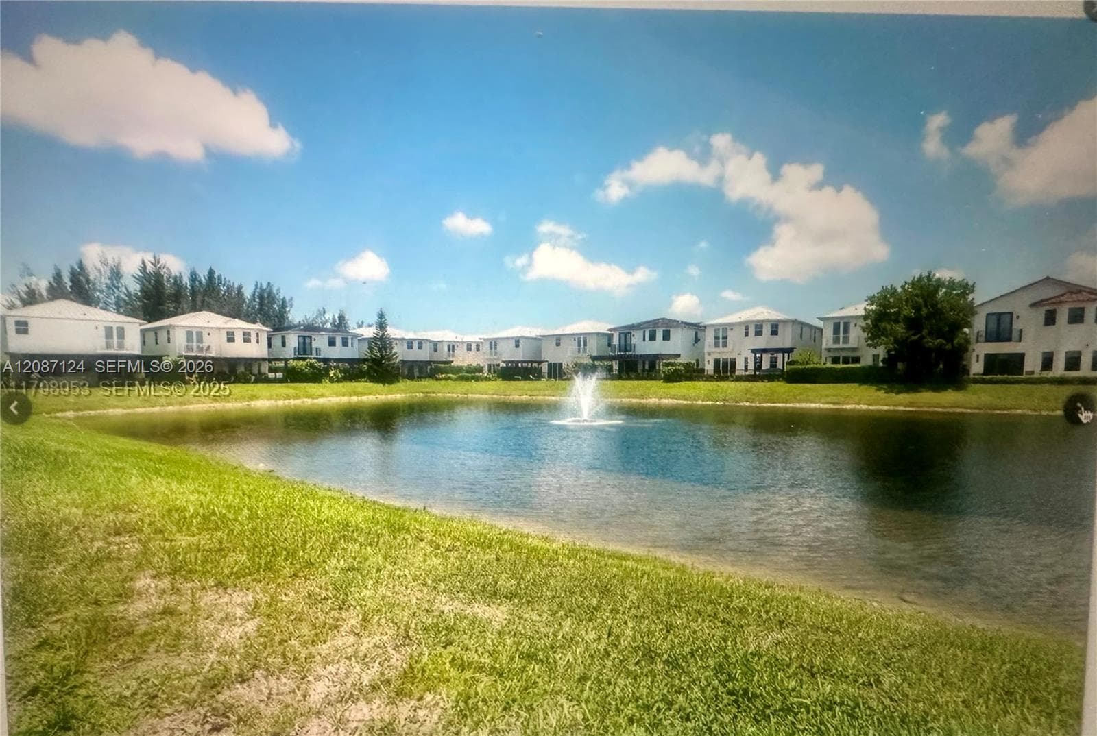 10464 NW 70th Ln photo 3
