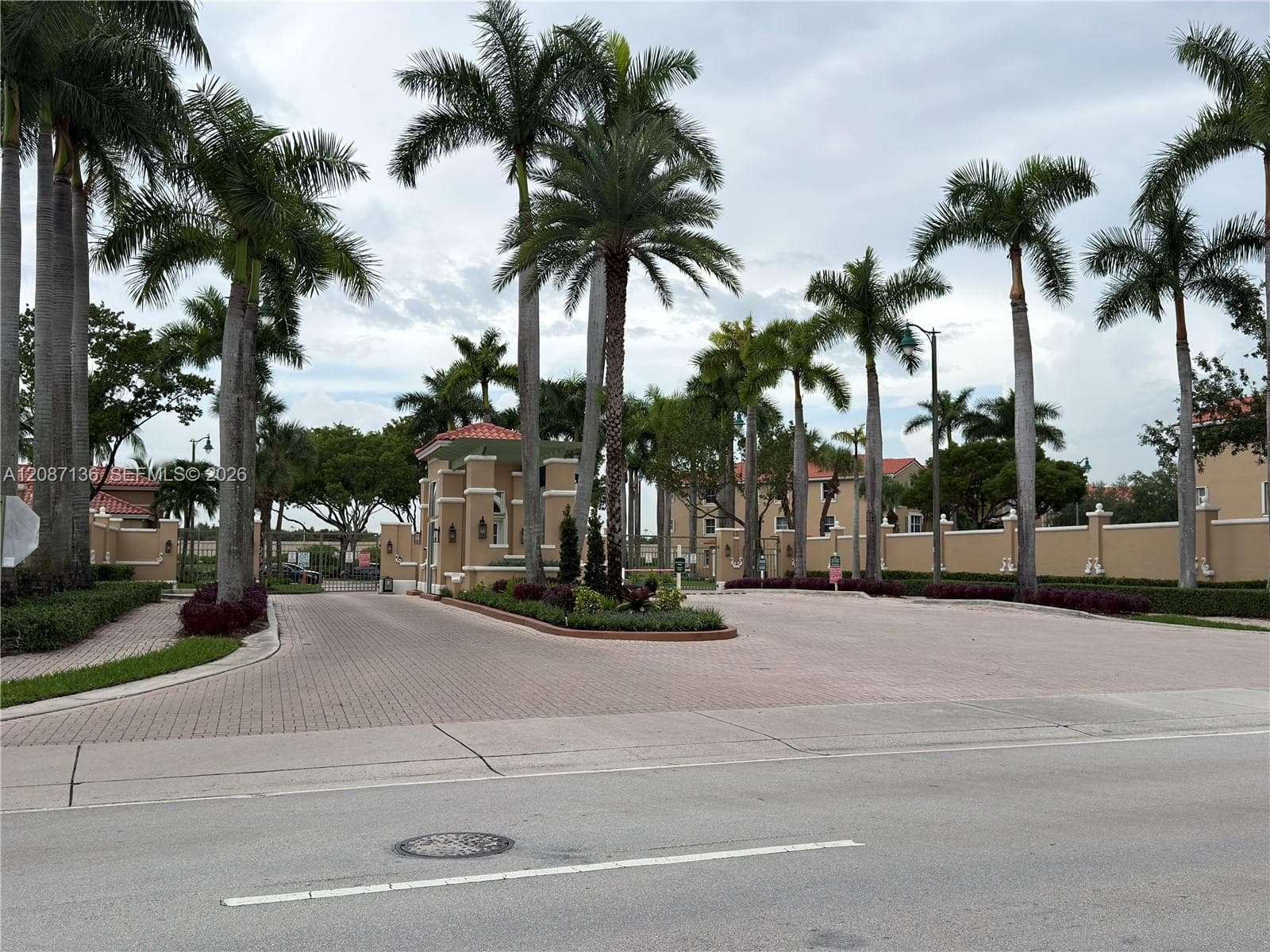 THE COURTS AT DORAL ISLES · #1621 in Doral - Photo 2