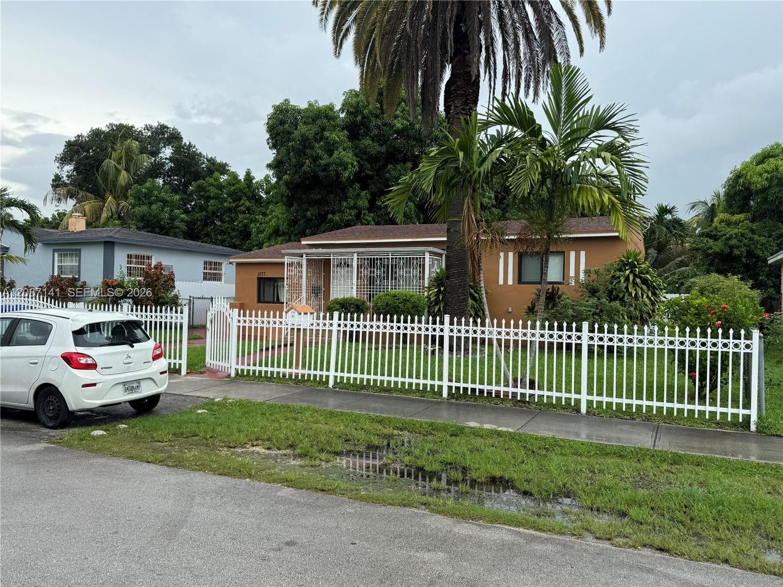 1077 NE 157th Ter photo 2