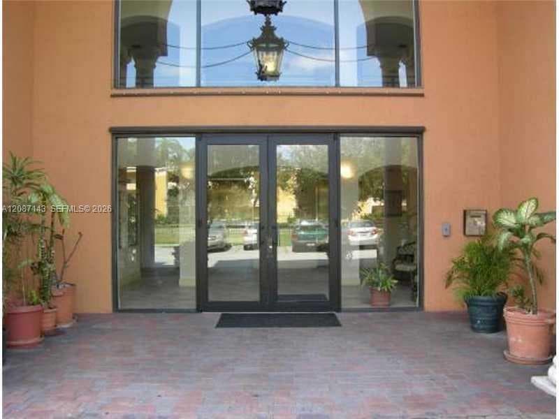 KEYSTONE COURTS CONDO · #W212 in Miami - Photo 2