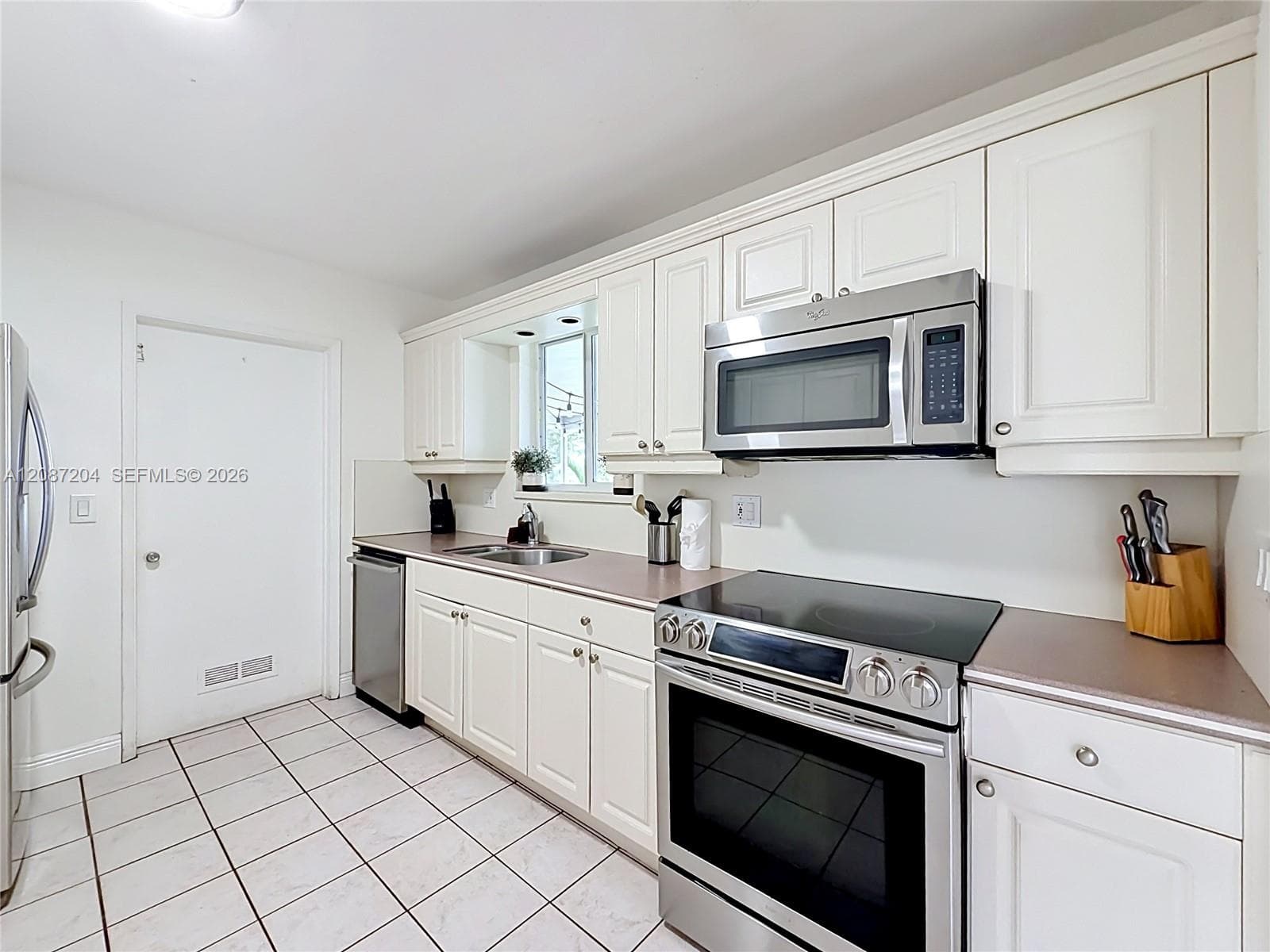 2501 NE 209th Ter photo 13