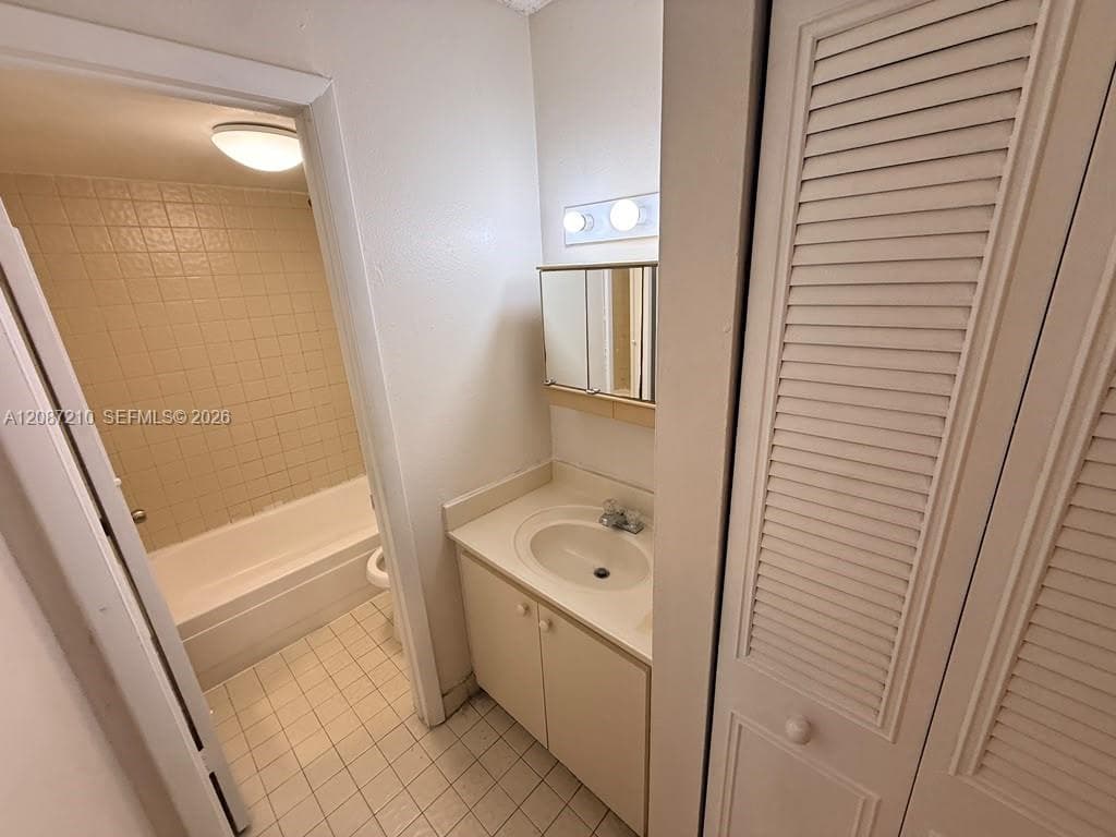 SUNSET VILLAS CONDO · #108-1 in Miami - Photo 3