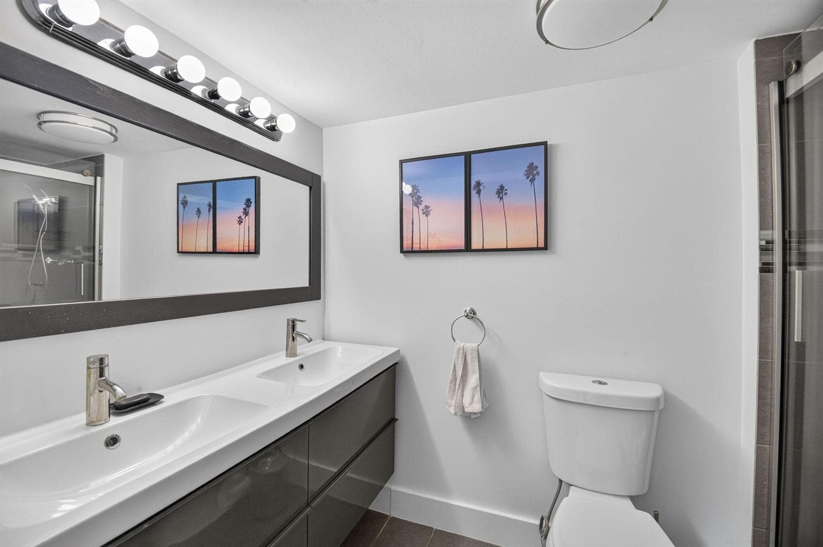 24-web-or-mls-Primary Bathroom 1_1