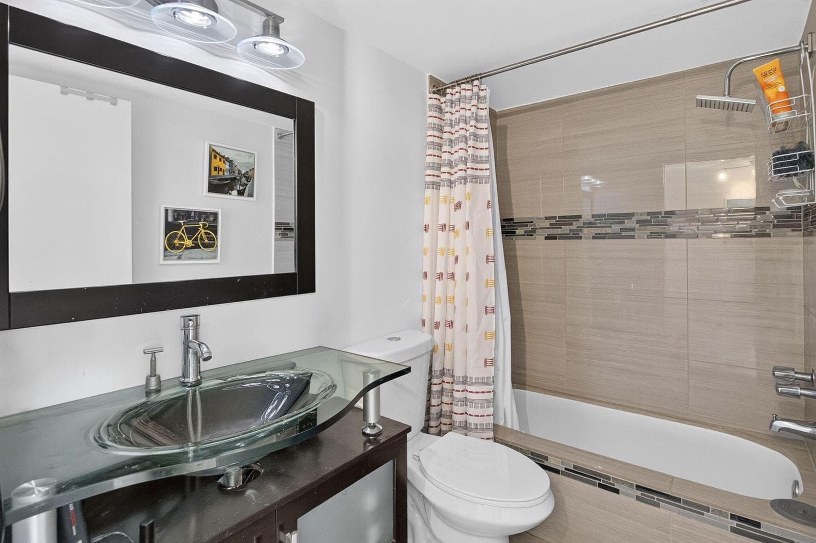 27-web-or-mls-Guest Bathroom 1_1
