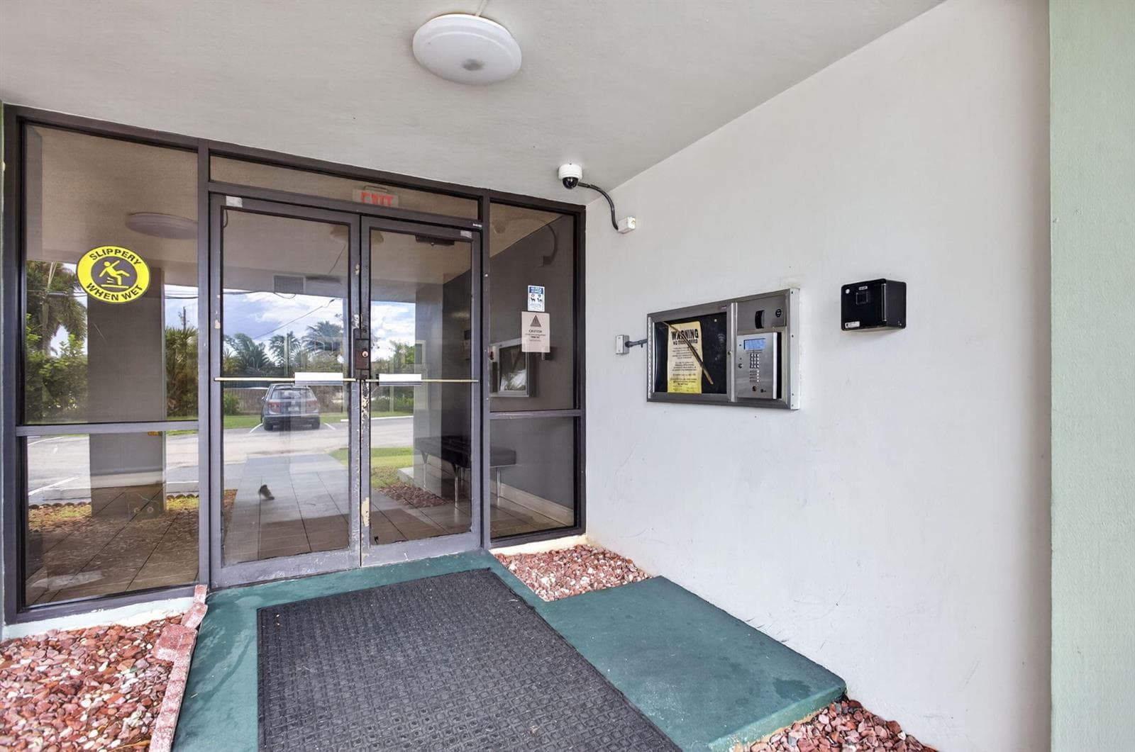 40-web-or-mls-Front Entrance_1