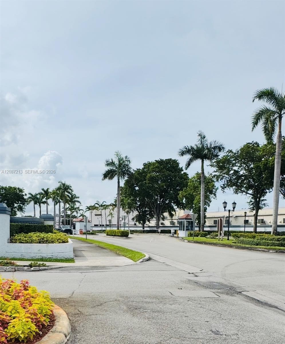 THE MOORS · #1-19 in Hialeah - Photo 31