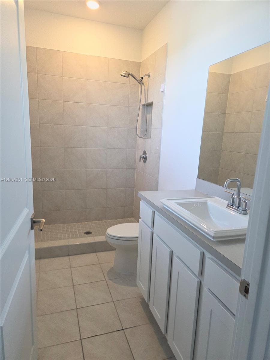 389 NE 5th Pl #389 photo 2