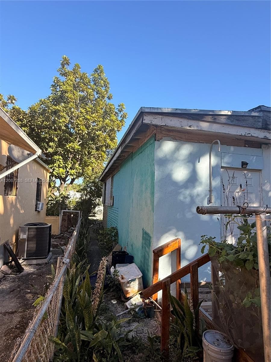 2834 NW 11th Ave photo 3