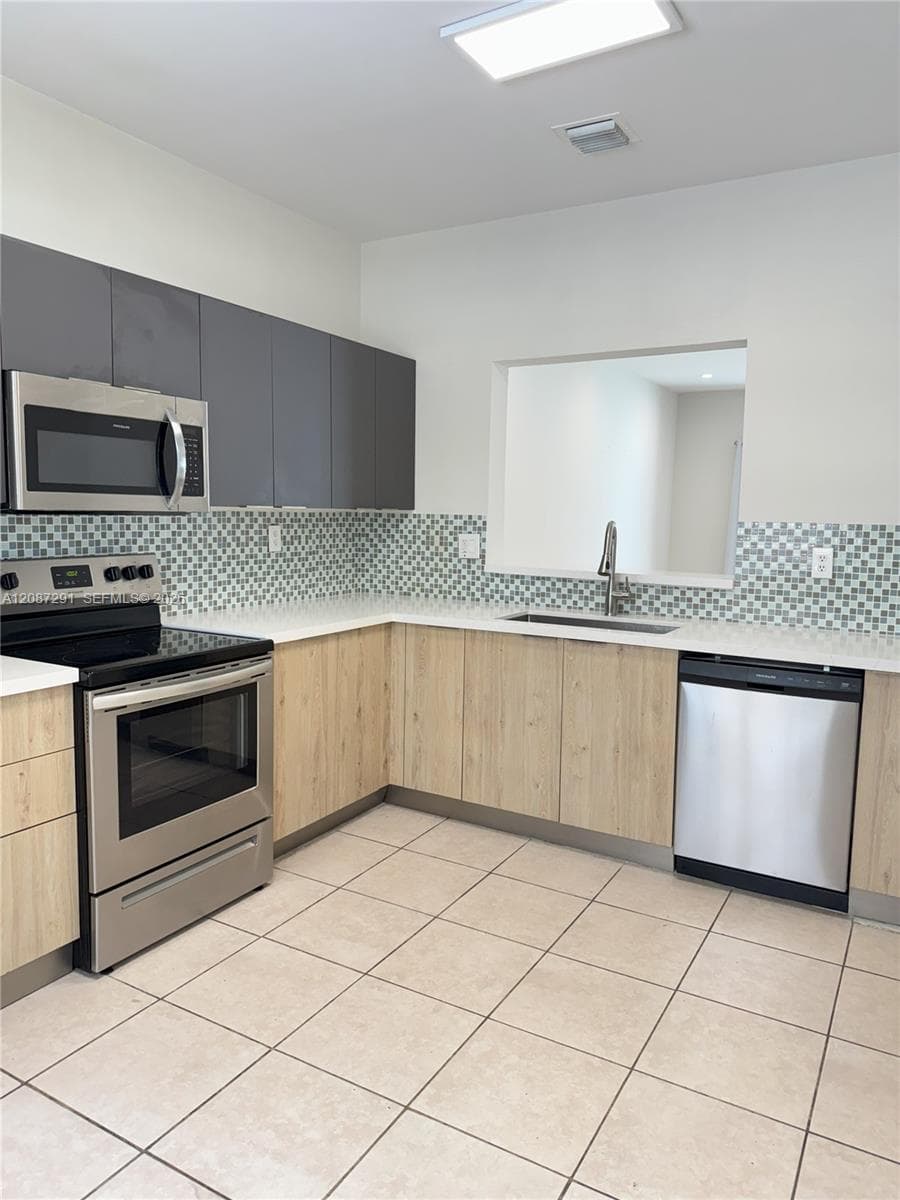11810 NE 19th Dr #8 photo 5