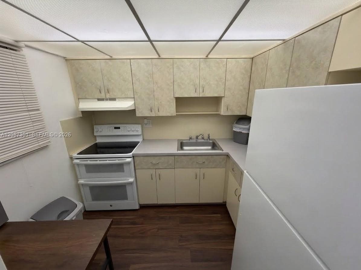 PARKSIDE TOWERS CONDO · #518 in Hallandale Beach - Photo 3