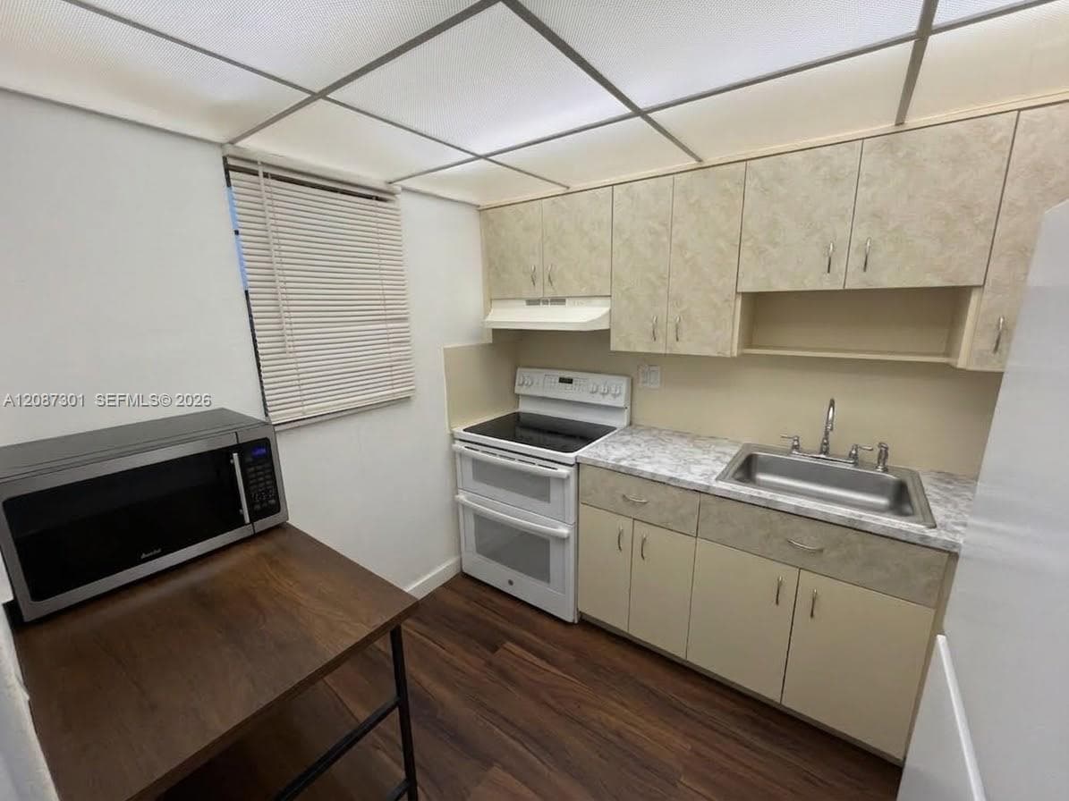 PARKSIDE TOWERS CONDO · #518 in Hallandale Beach - Photo 4