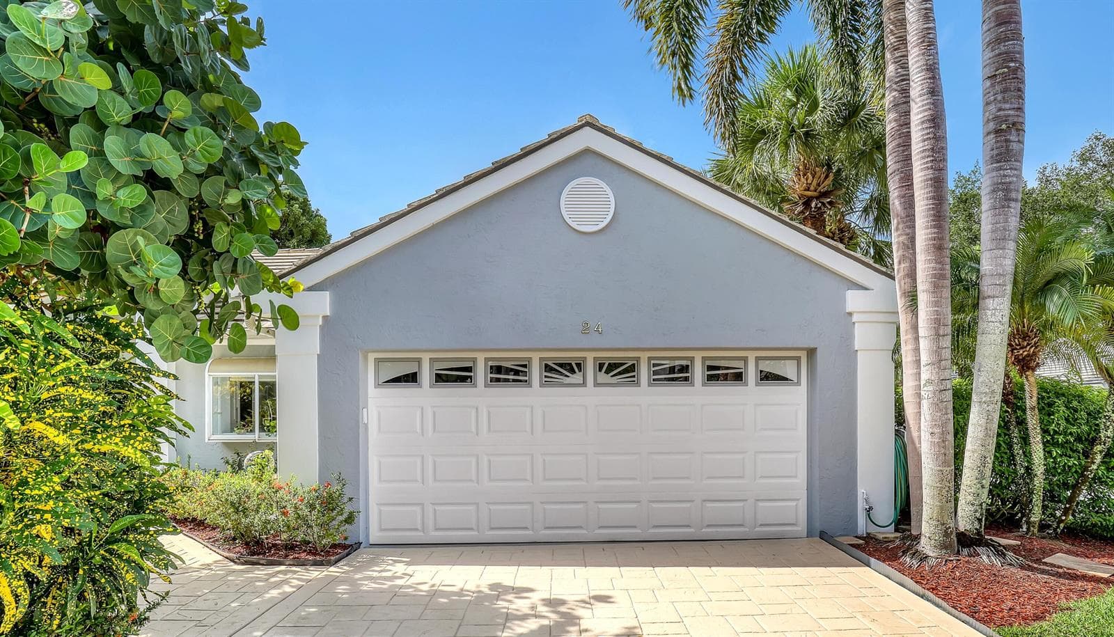 2 Car Garage & Driveway for 2 Cars