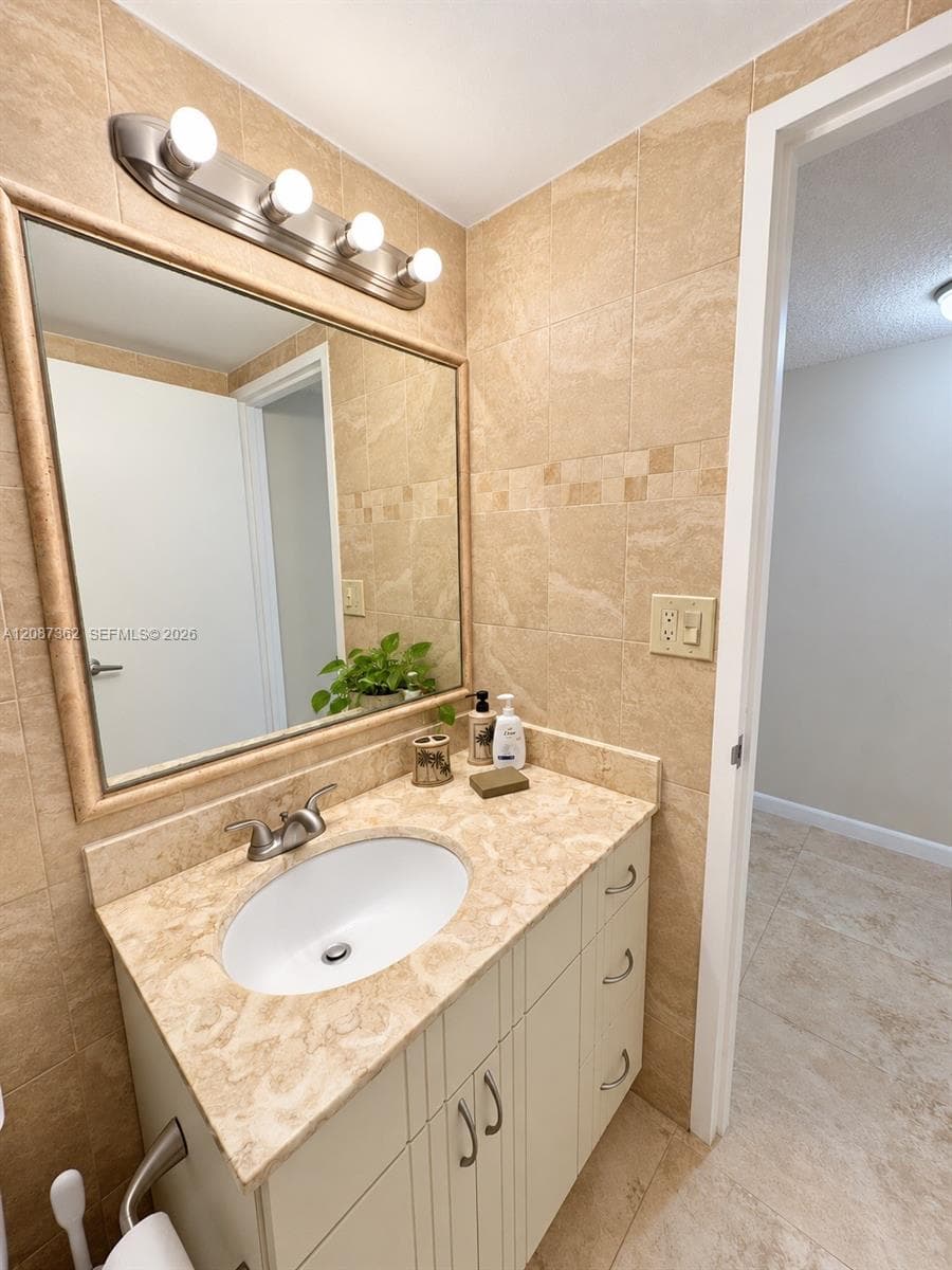 SEA AIR TOWERS CONDO · #1606 in Hollywood - Photo 10