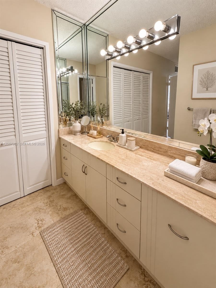 SEA AIR TOWERS CONDO · #1606 in Hollywood - Photo 15