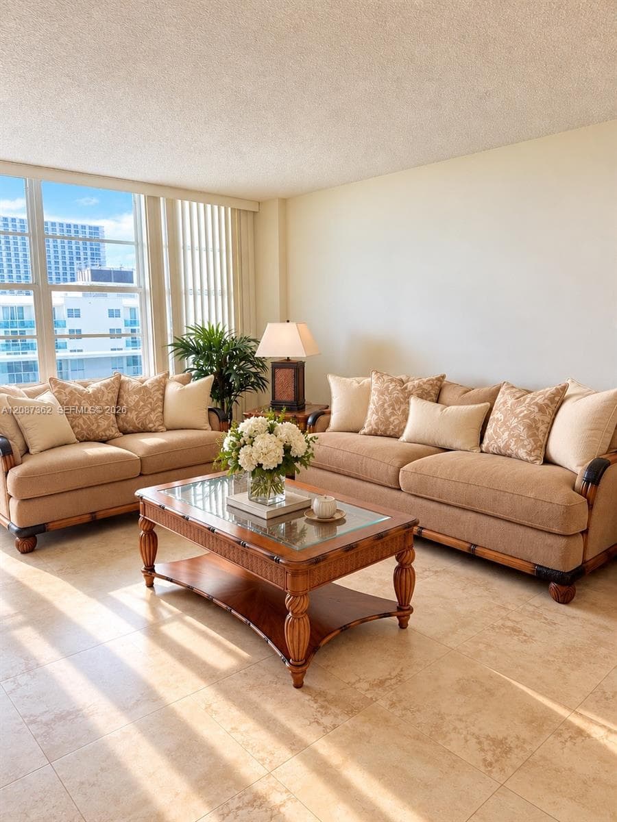 SEA AIR TOWERS CONDO · #1606 in Hollywood - Photo 4