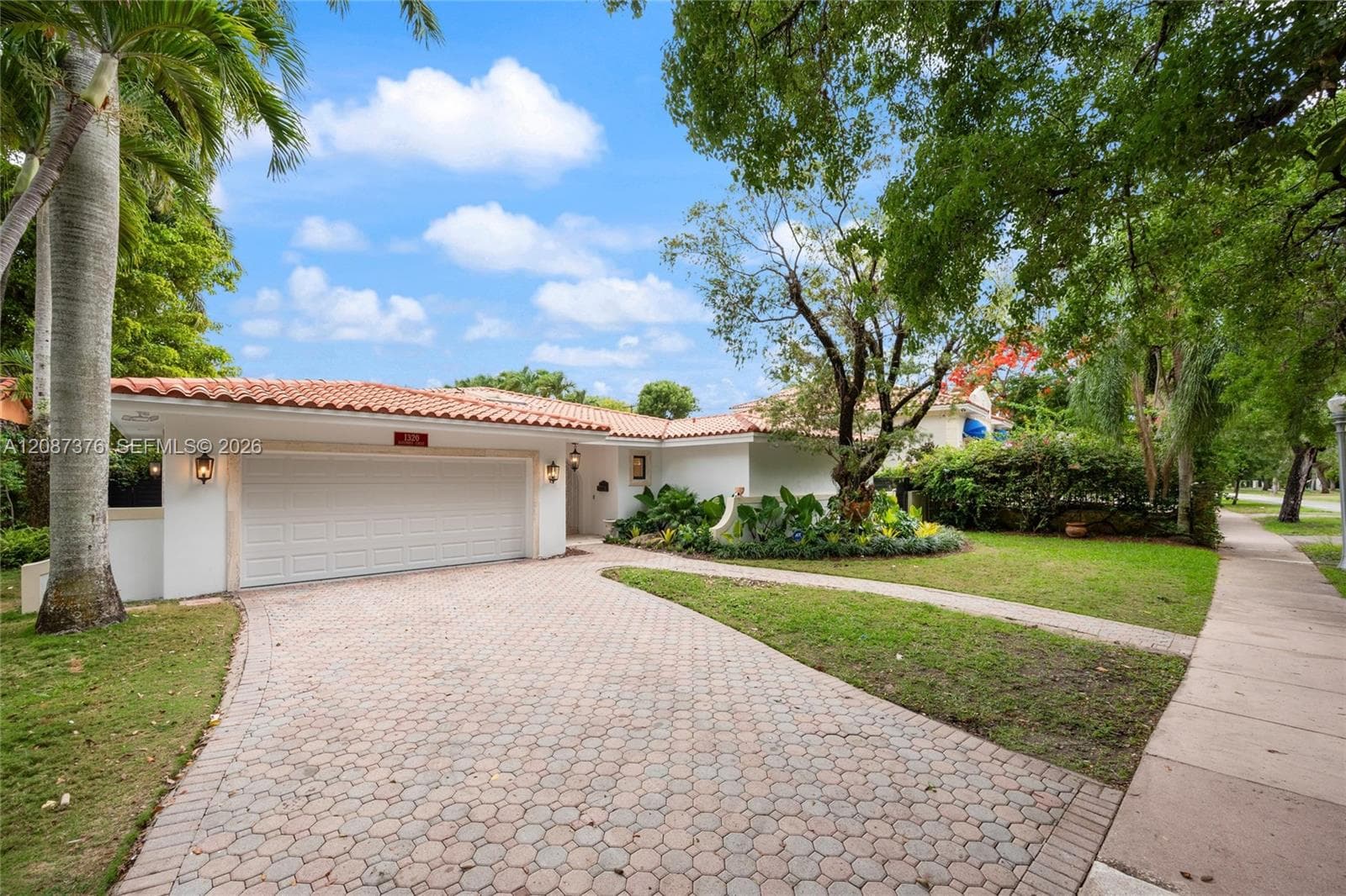 1320 Alhambra Cir photo 32