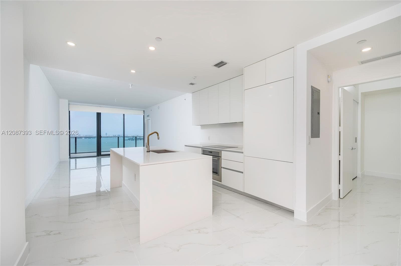 Entrance to the units: 2 captivating points, the view and the elegant kitchen