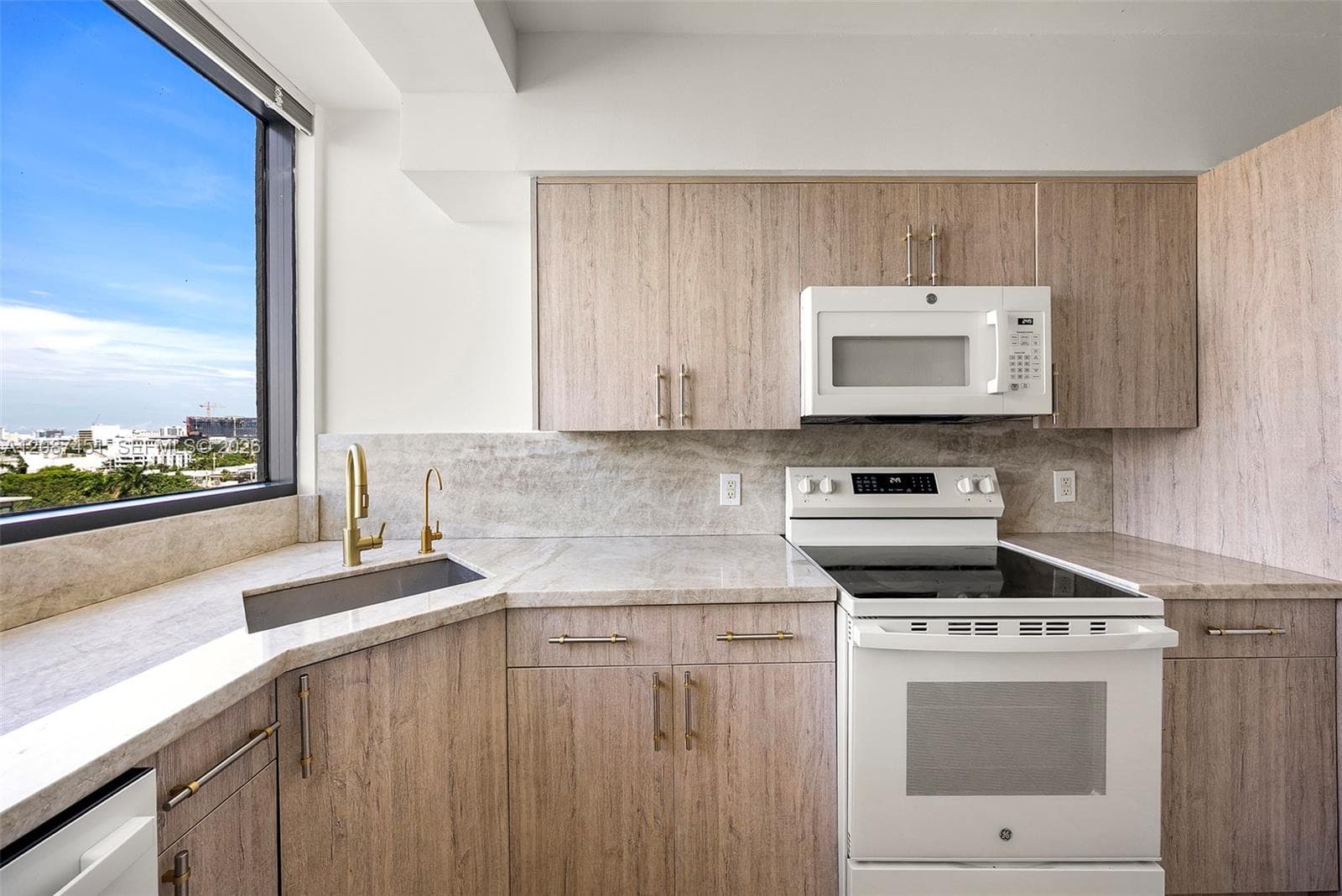 THE WAVERLY AT SOUTH BEAC · #811 in Miami Beach - Photo 7