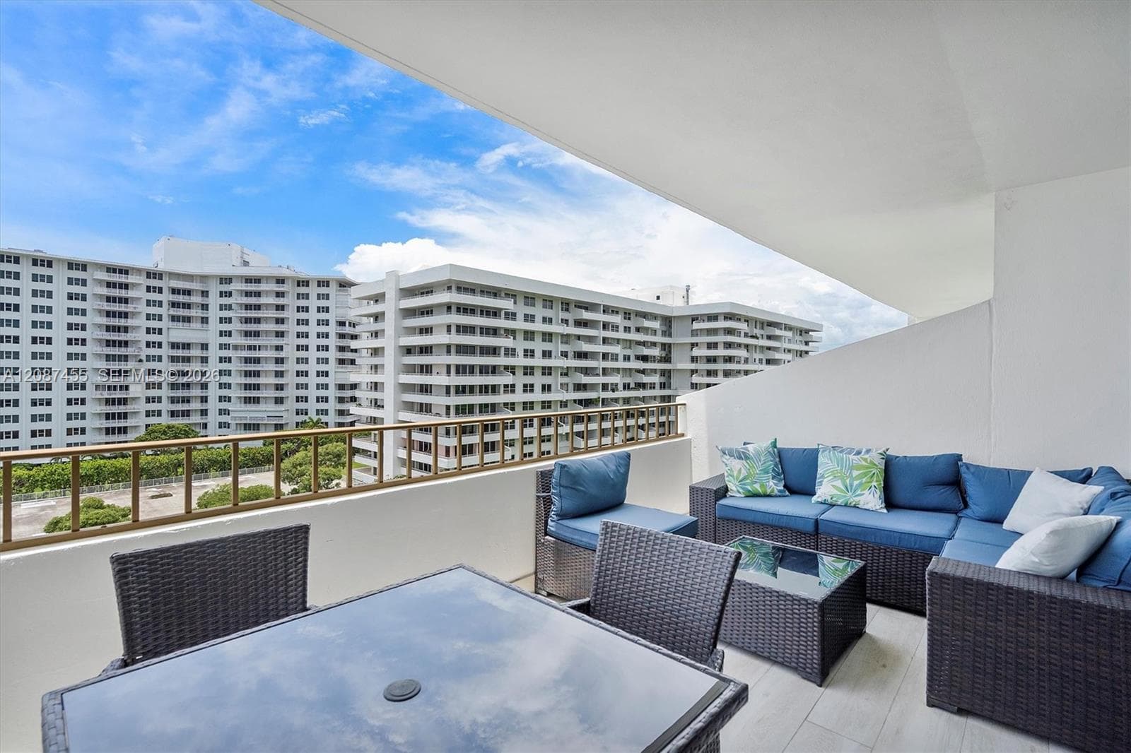 Commodore Club East · #807 in Key Biscayne - Photo 10