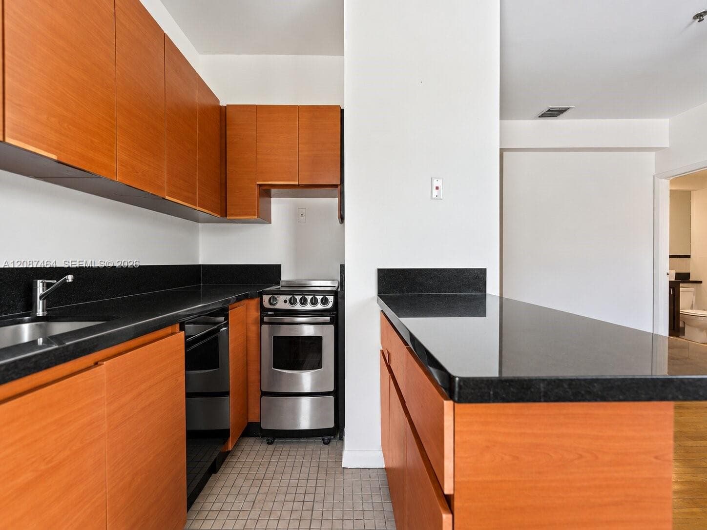 DORANN CONDO · #302 in Miami Beach - Photo 9