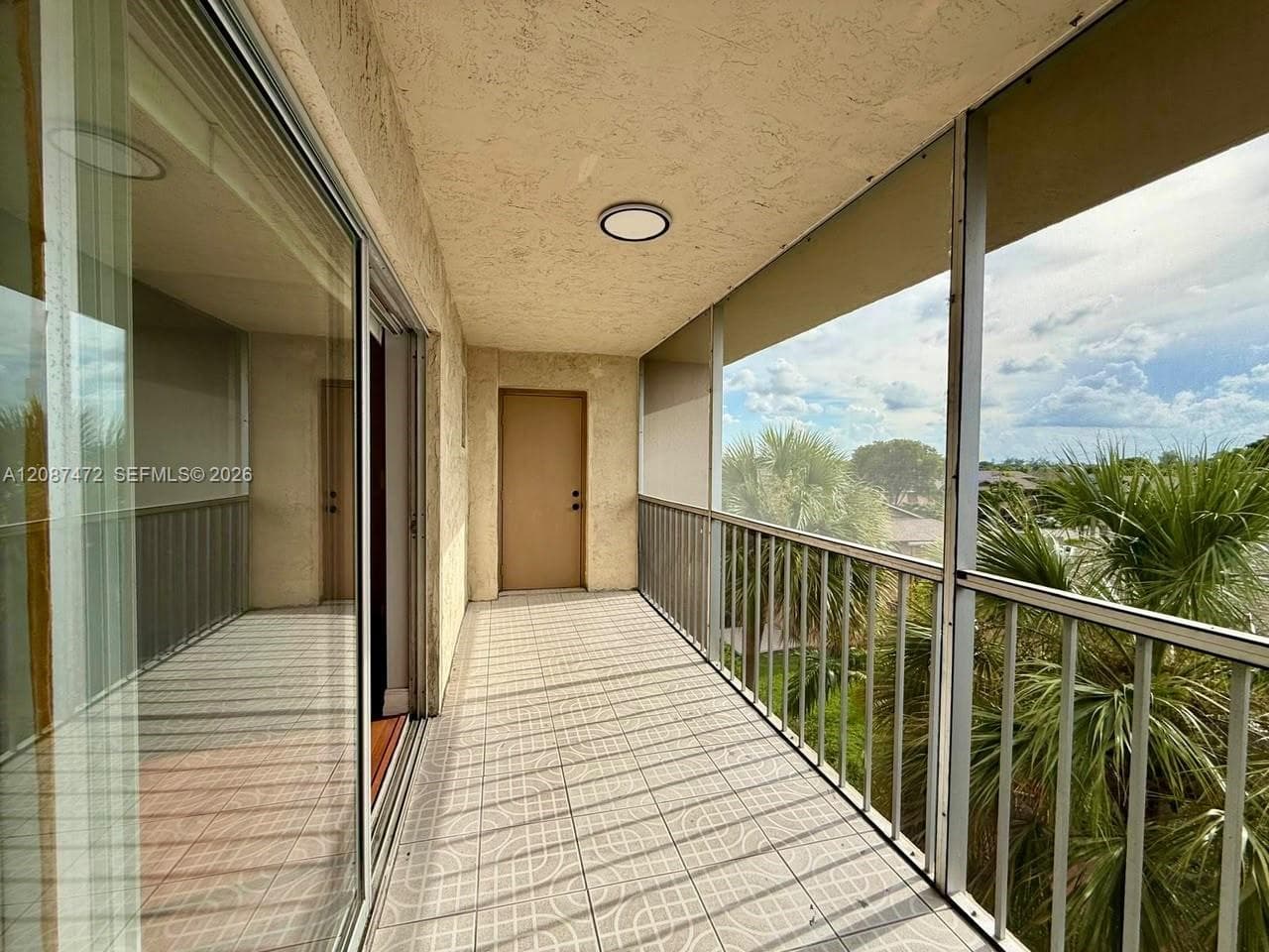 COUNTRY LANE CONDO #1 · #405 in Hialeah - Photo 2