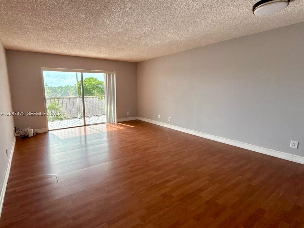 COUNTRY LANE CONDO #1 · #405 in Hialeah - Photo 4