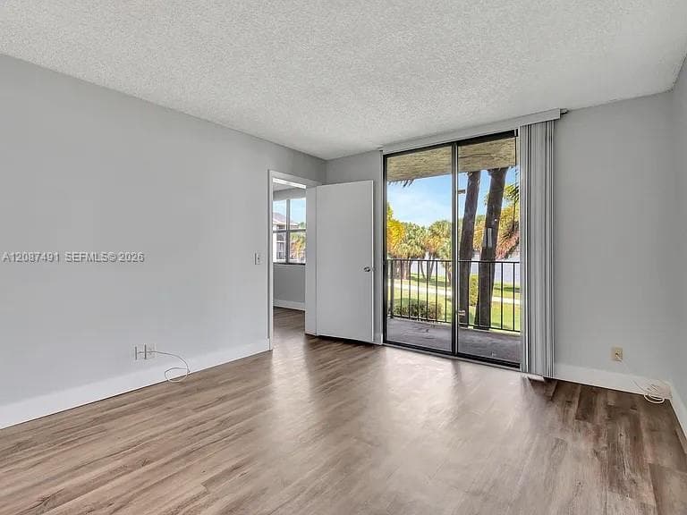 Clear Lake Club Condo · #28 in West Palm Beach - Photo 6
