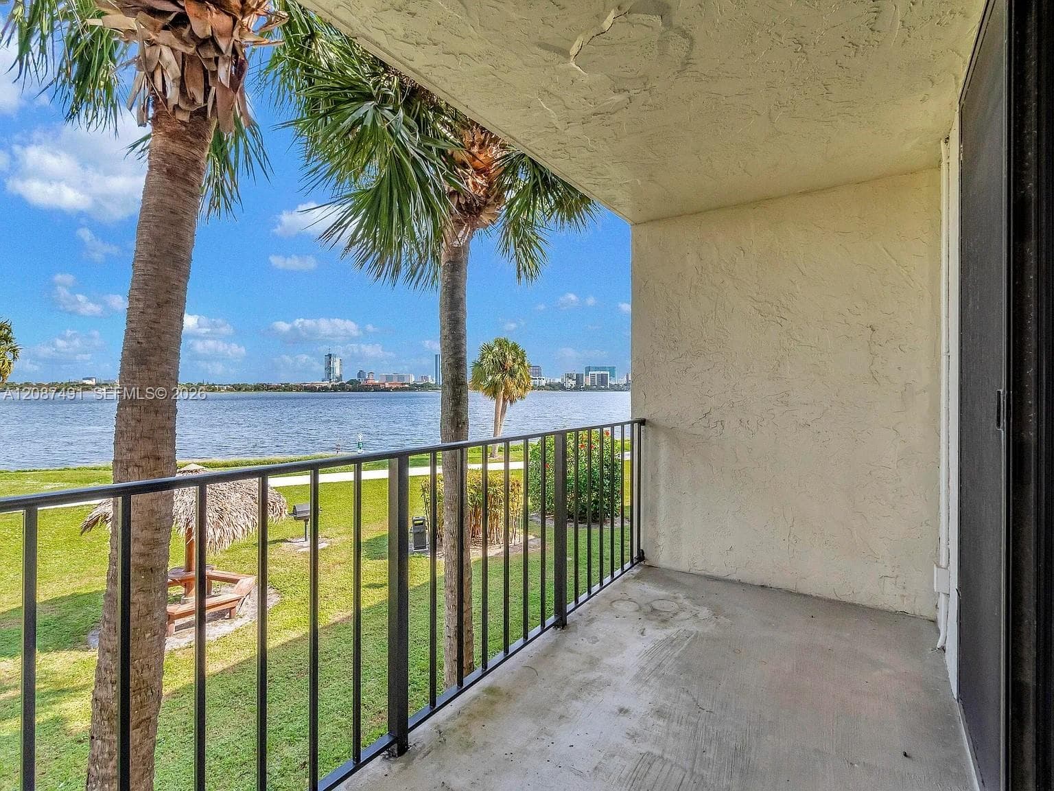Clear Lake Club Condo · #28 in West Palm Beach - Photo 12