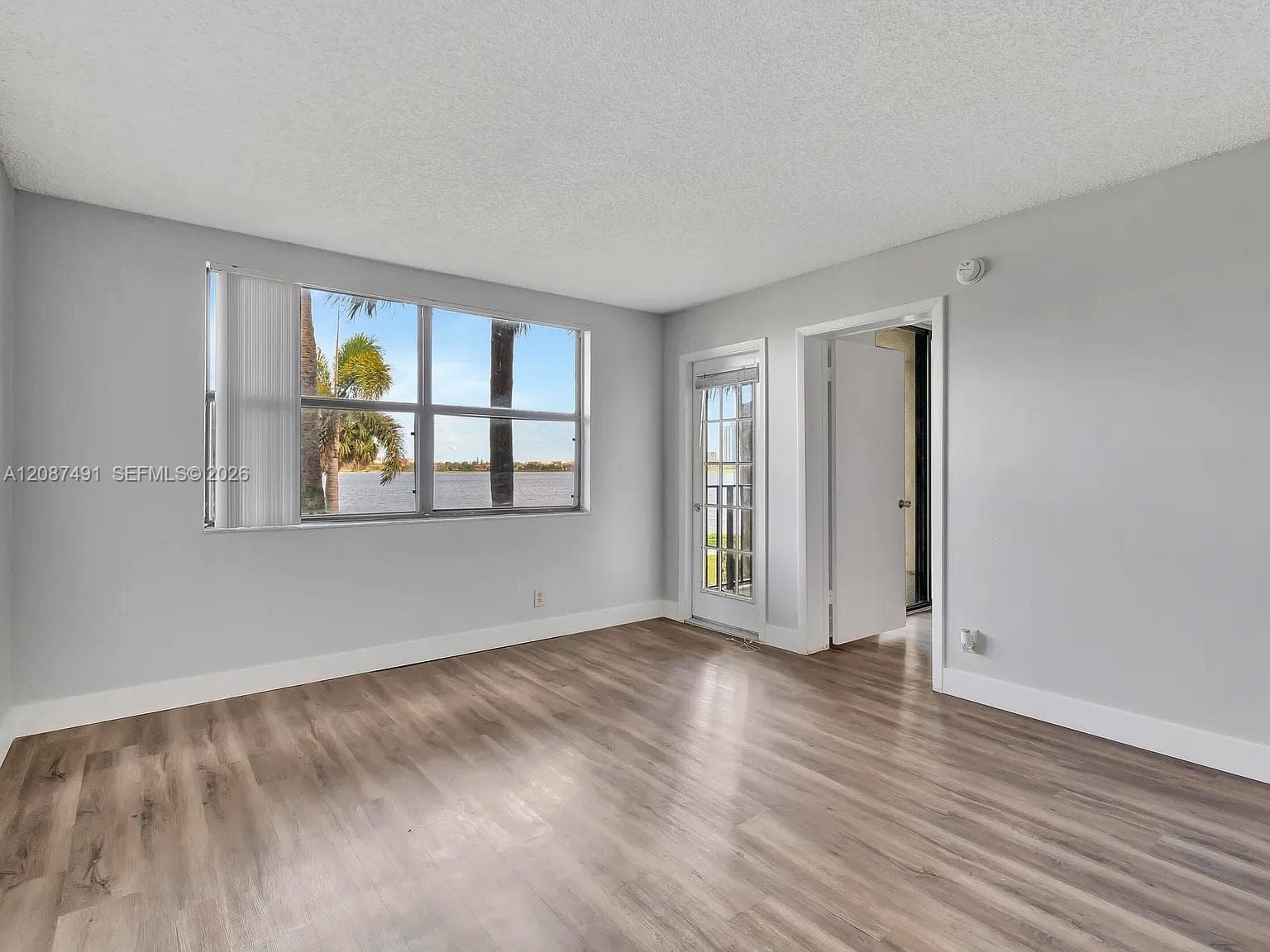 Clear Lake Club Condo · #28 in West Palm Beach - Photo 5