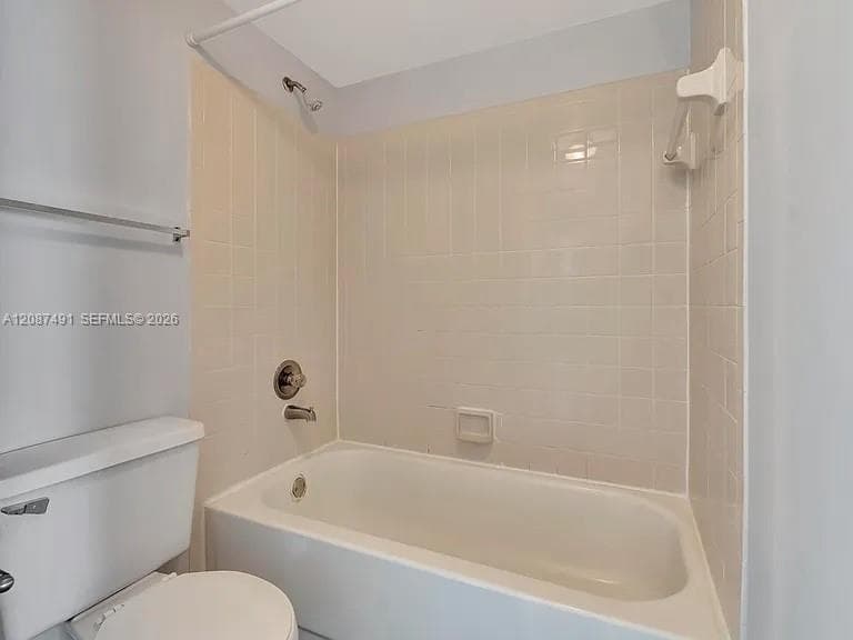 Clear Lake Club Condo · #28 in West Palm Beach - Photo 10