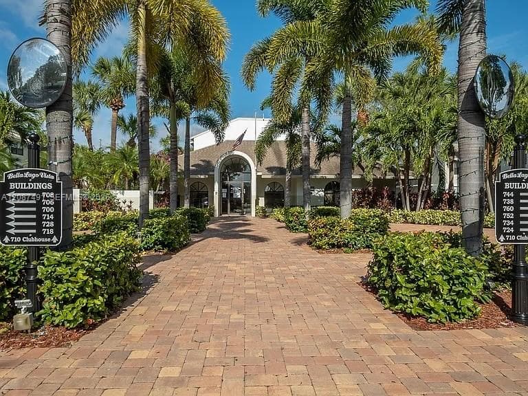 Clear Lake Club Condo · #28 in West Palm Beach - Photo 11