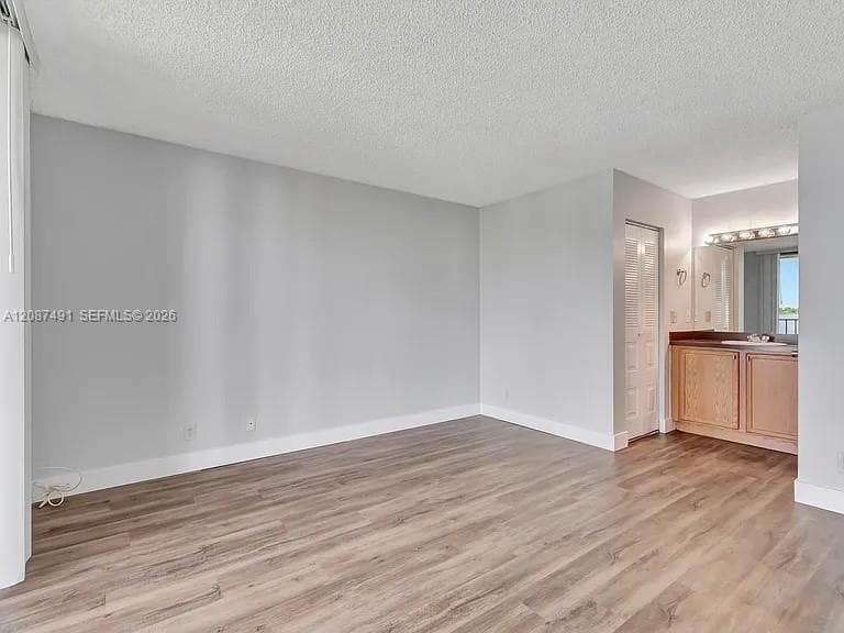 Clear Lake Club Condo · #28 in West Palm Beach - Photo 8