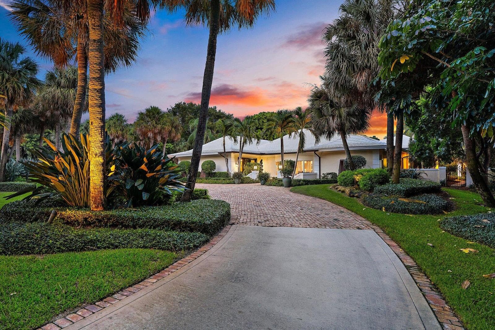 Grand Circular Driveway