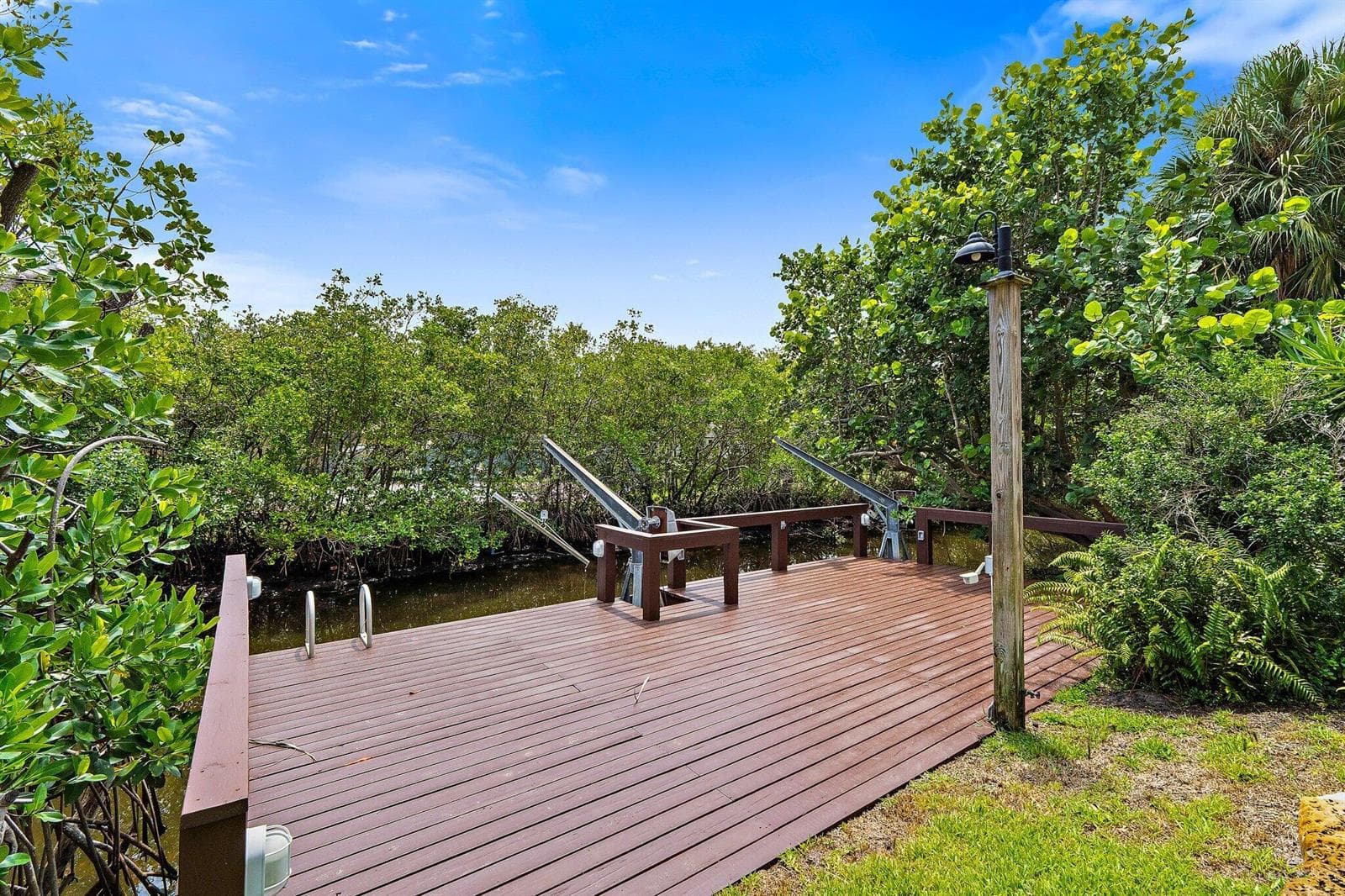 Dock w/ ICW Access