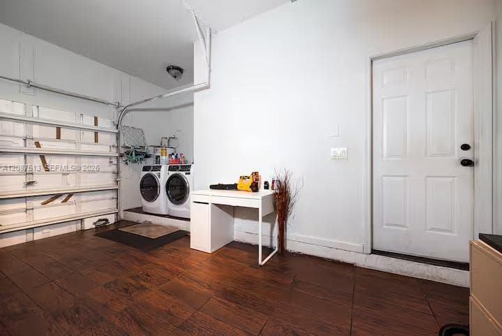 2327 NE 37th Ter photo 14