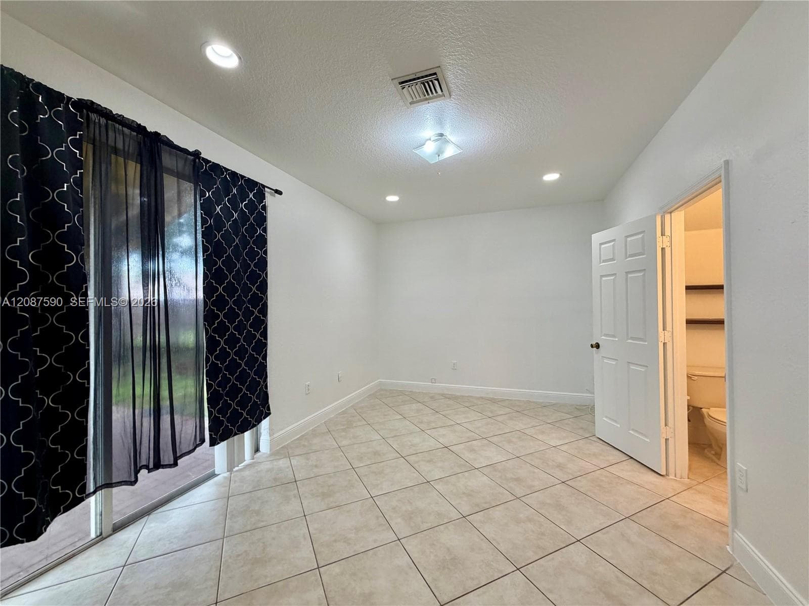 1548 SE 20th Ter photo 4