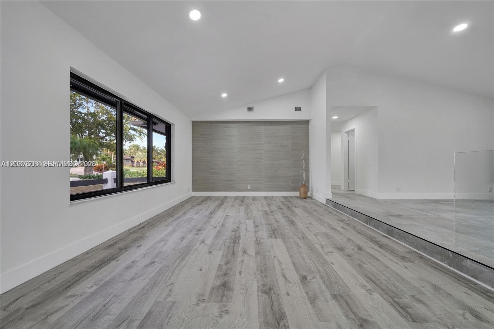 3352 Lakeview Blvd photo 7
