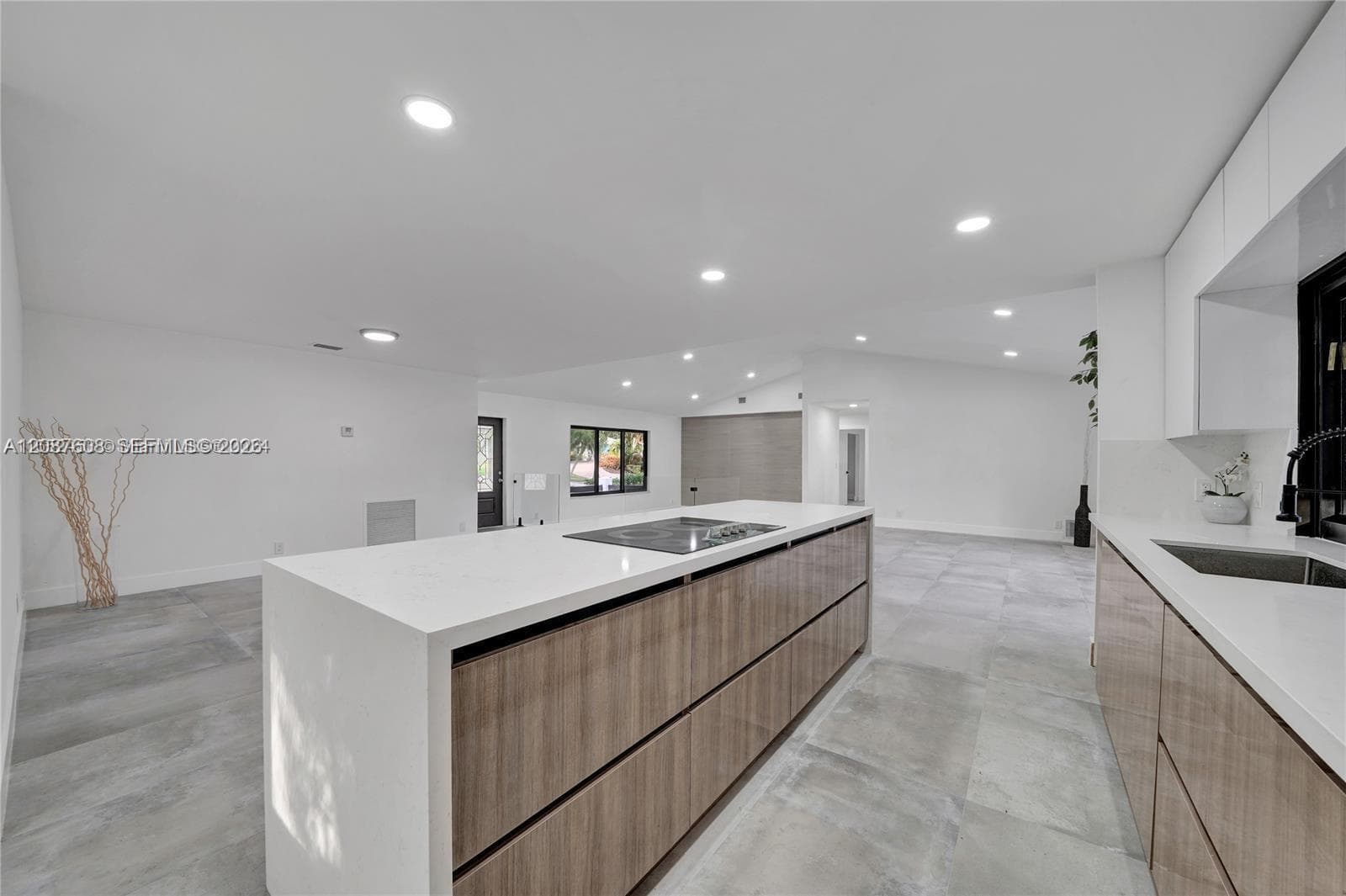 3352 Lakeview Blvd photo 4