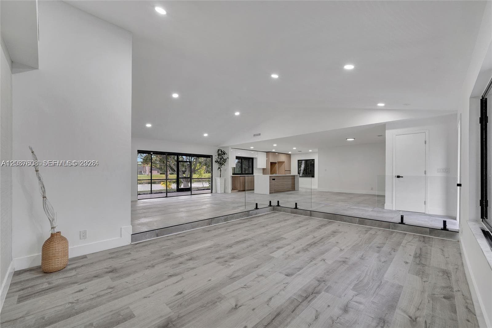 3352 Lakeview Blvd photo 8