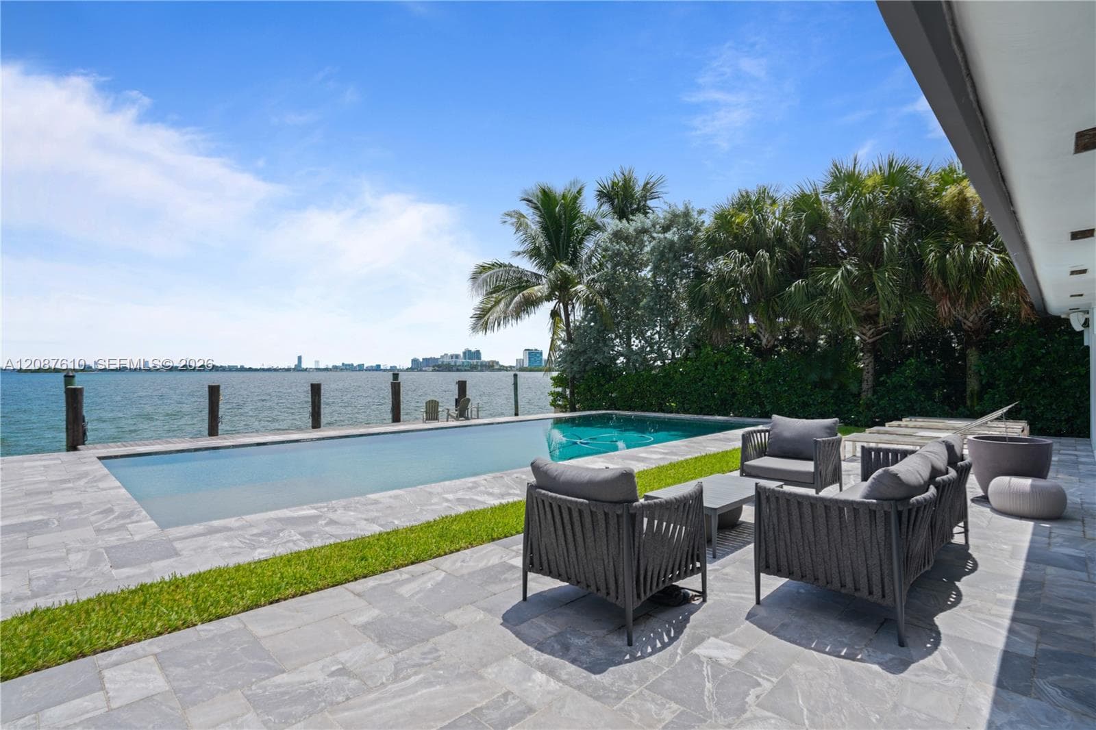 9301 N Bayshore Dr photo 22