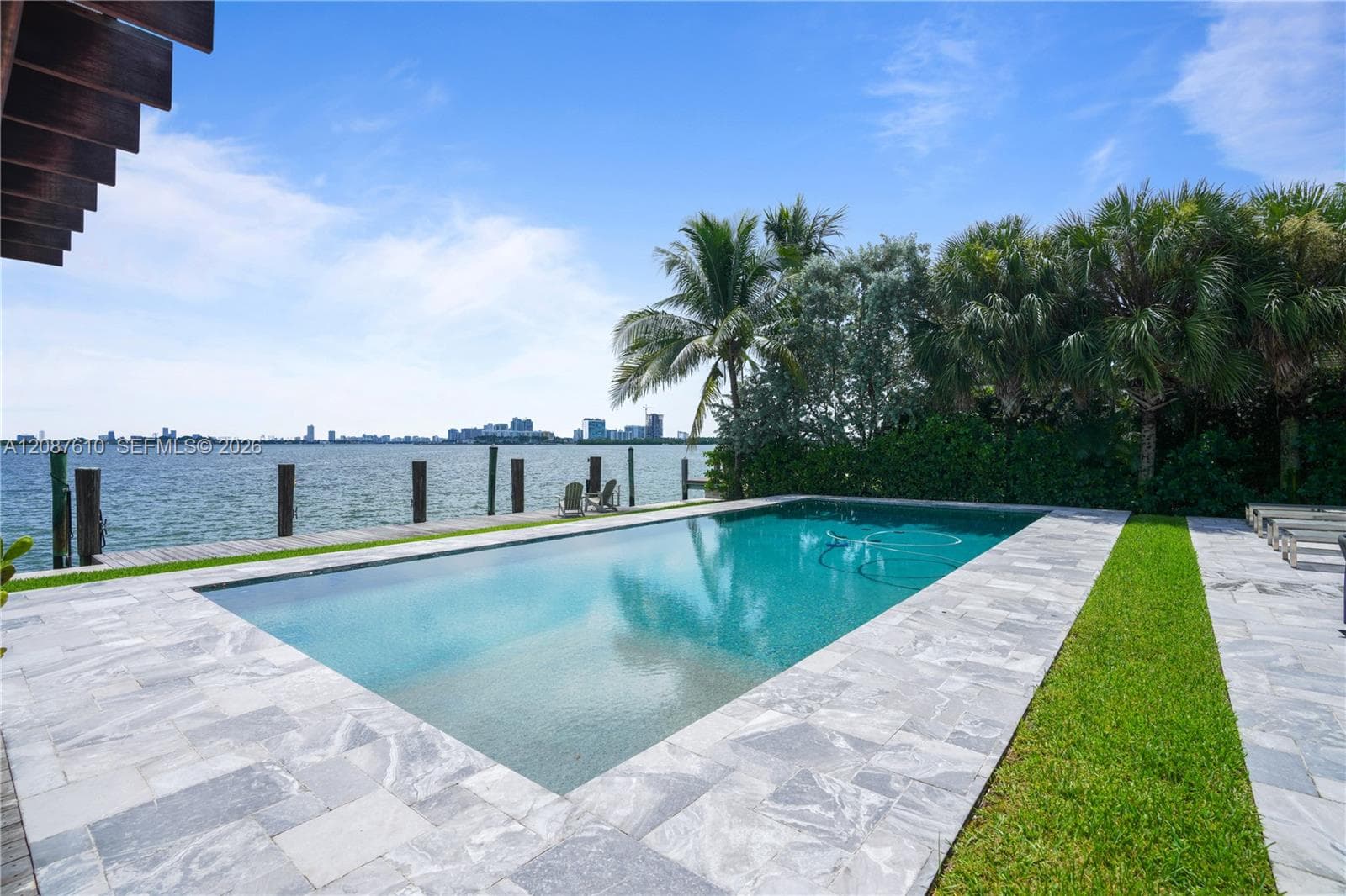 9301 N Bayshore Dr photo 32