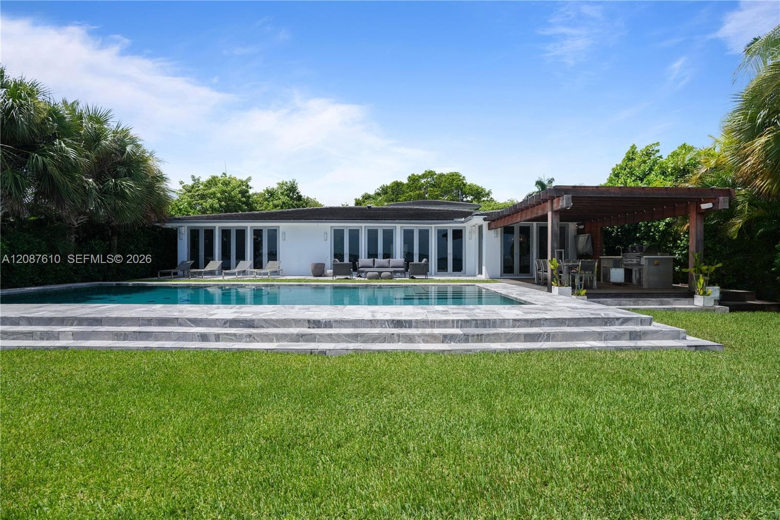 9301 N Bayshore Dr photo 5