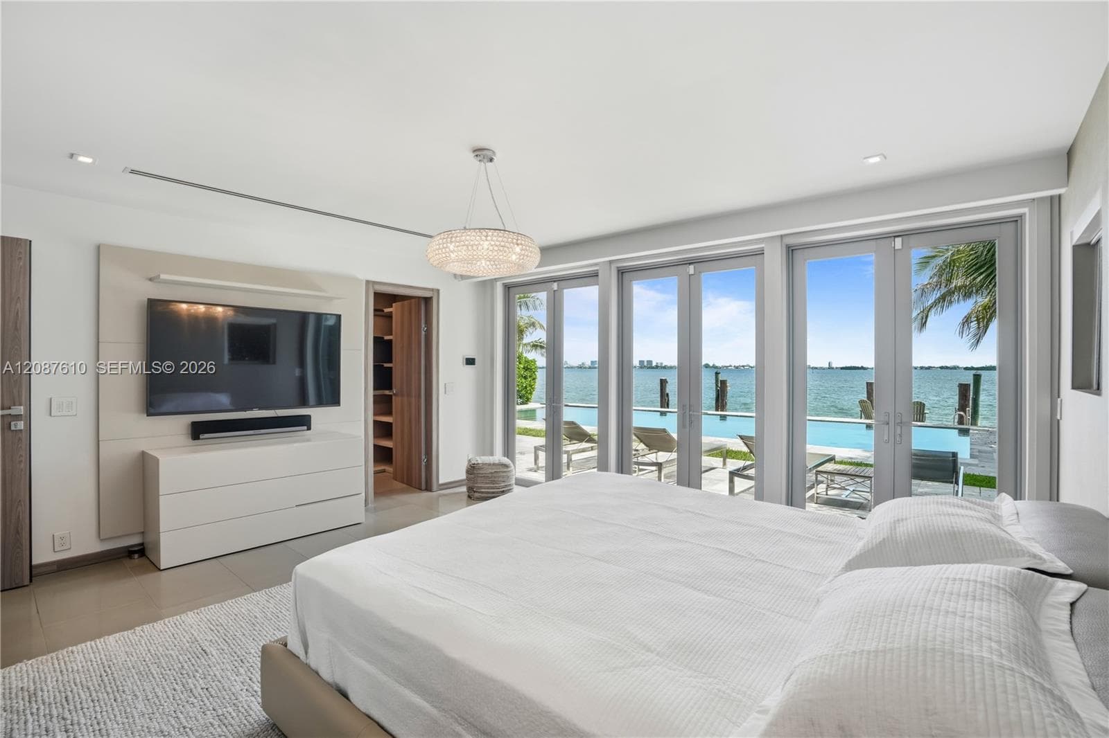 9301 N Bayshore Dr photo 11