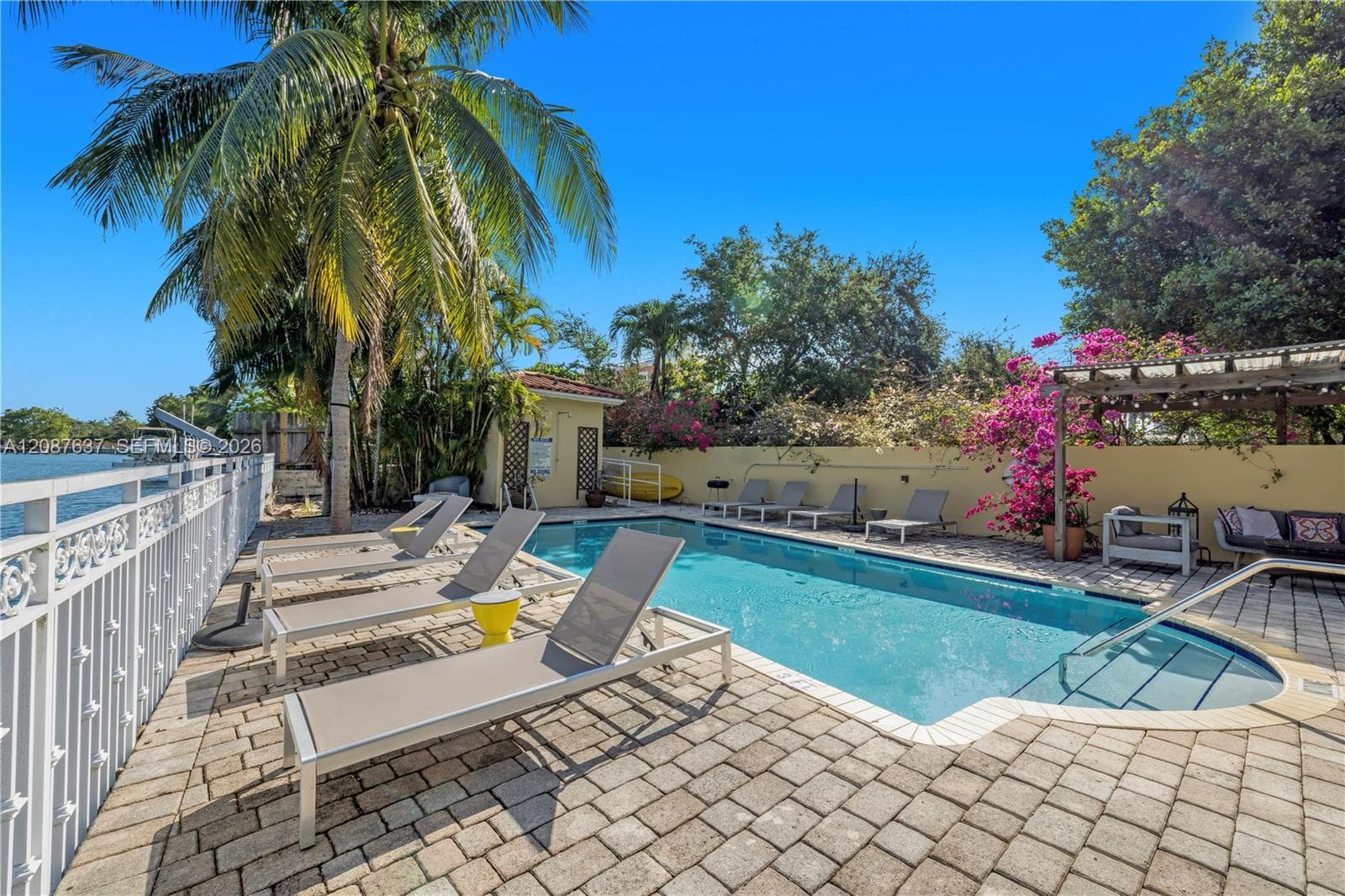 PINE TREE PLACE CONDO · #209 in Miami Beach - Photo 17