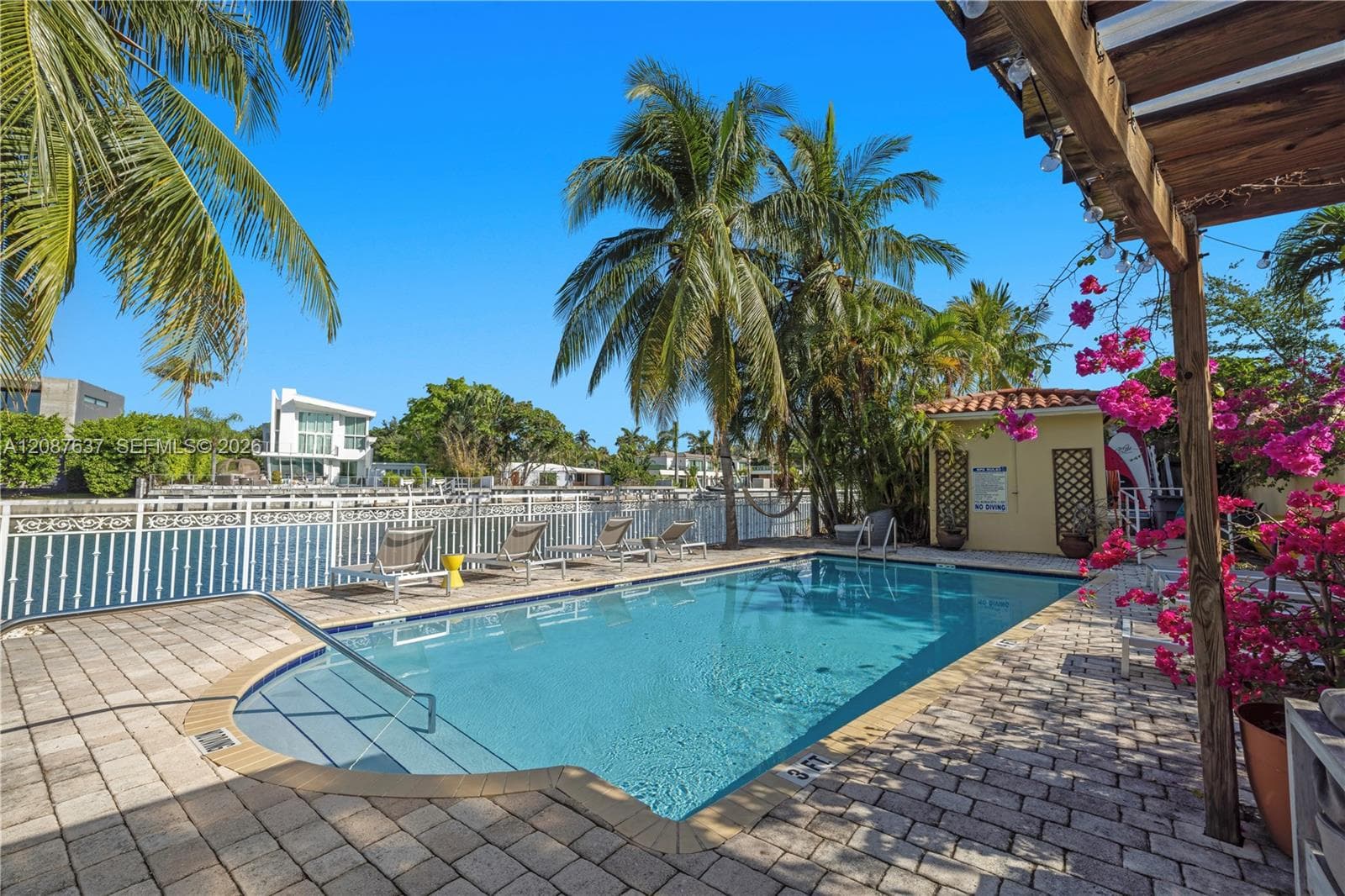 PINE TREE PLACE CONDO · #209 in Miami Beach - Photo 16