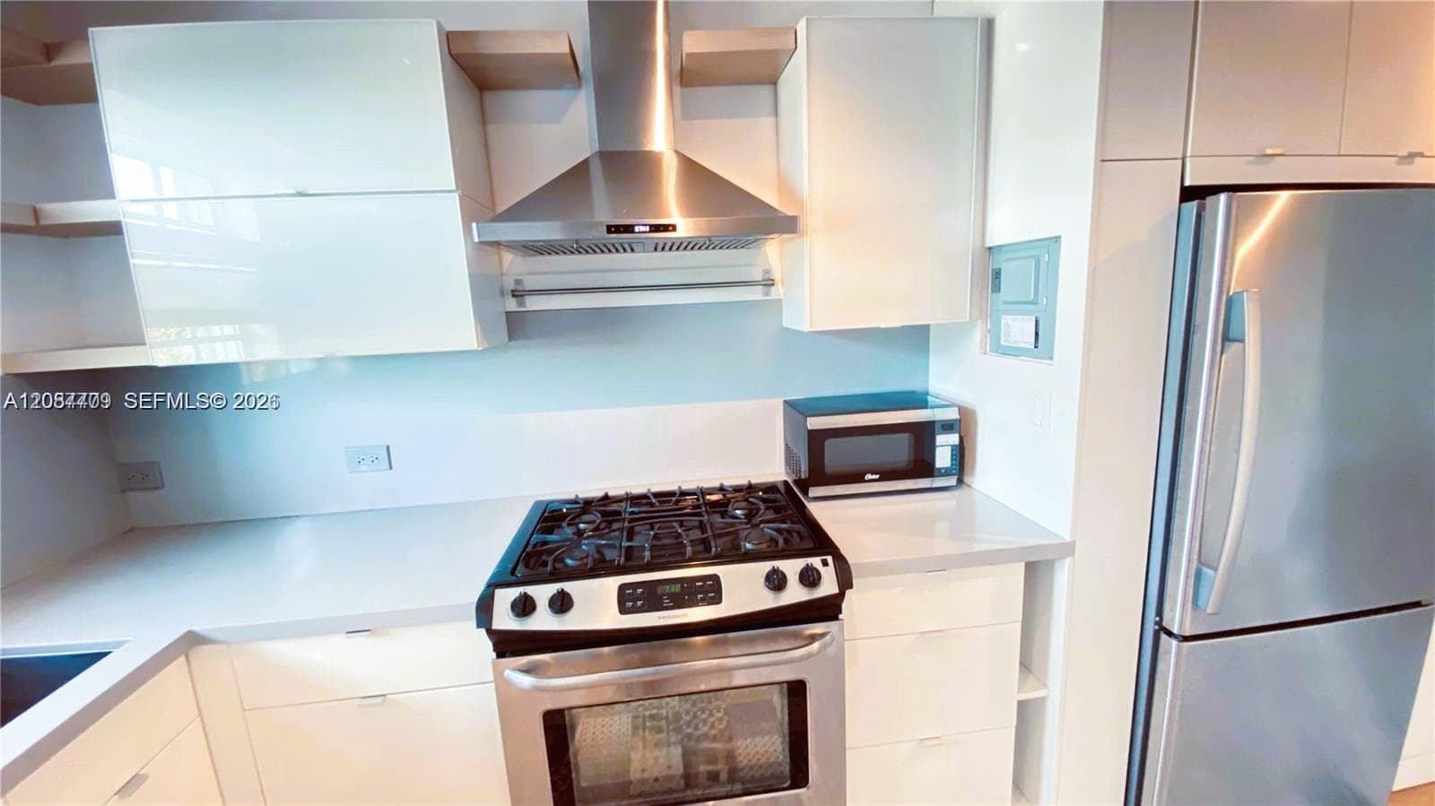 BAY VIEW CONDO · #86208A in Miami Beach - Photo 2