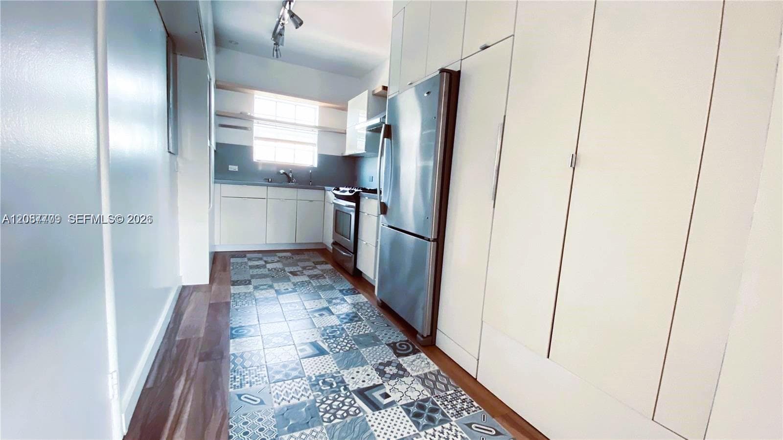 BAY VIEW CONDO · #86208A in Miami Beach - Photo 3