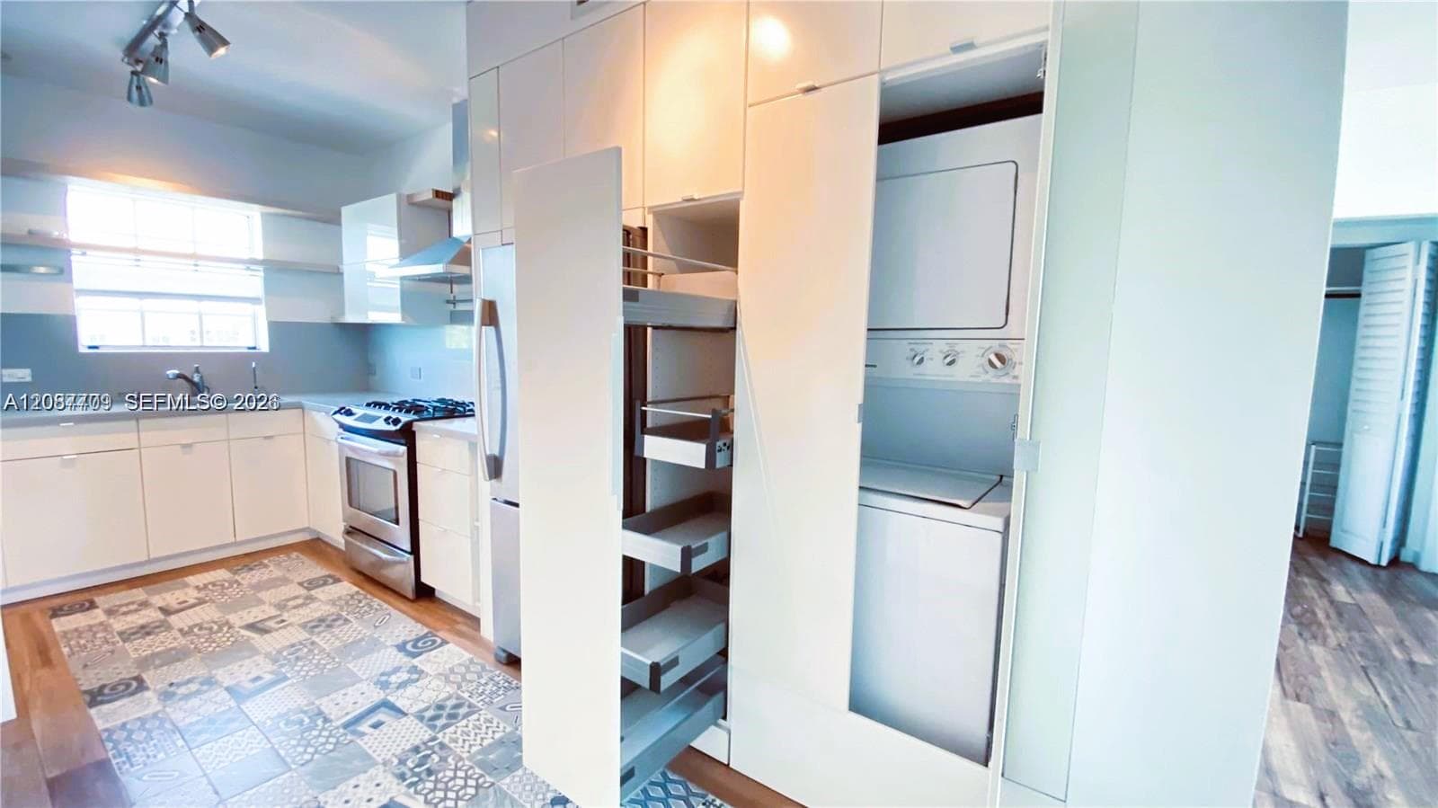 BAY VIEW CONDO · #86208A in Miami Beach - Photo 5